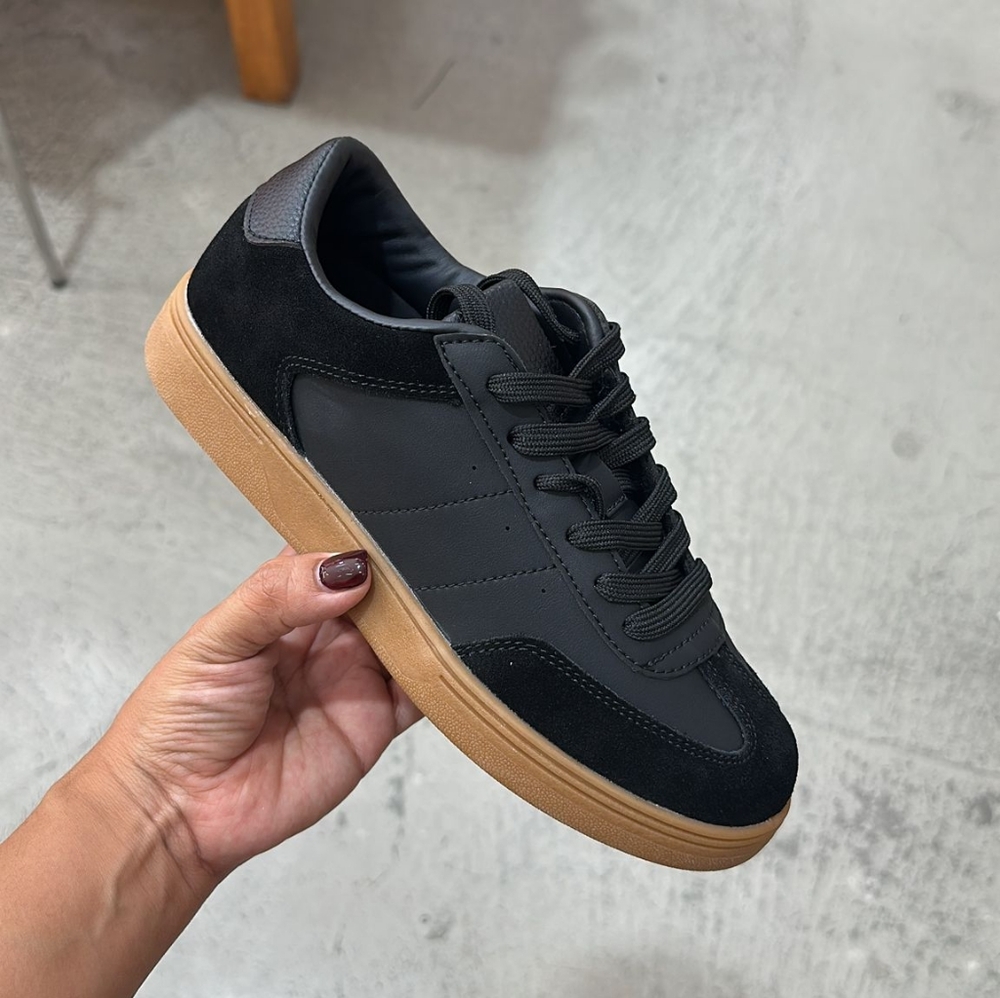 Lauren Sneakers 👟 - Picture 1 of 5